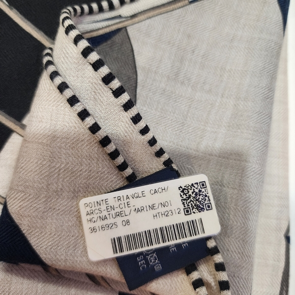 GIFTABLE Hermès Arcs-en-Ciel Triangle Cashmere/Silk - Picture 6 of 10
